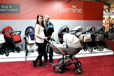 A přícházejí první zákazníci...s Jasmine Bennettou Soft LE 01
